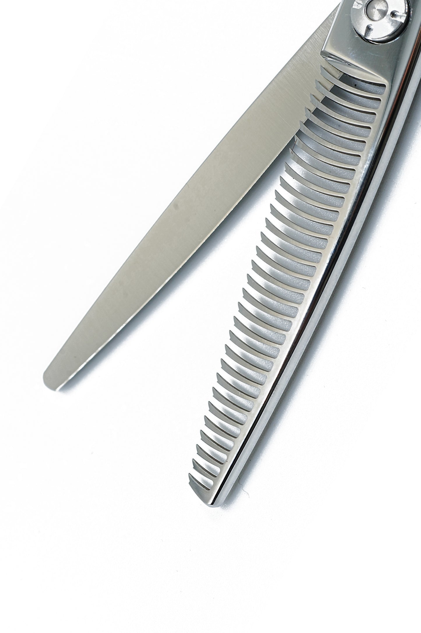 仕上がりにこだわるM781 セニングシザー