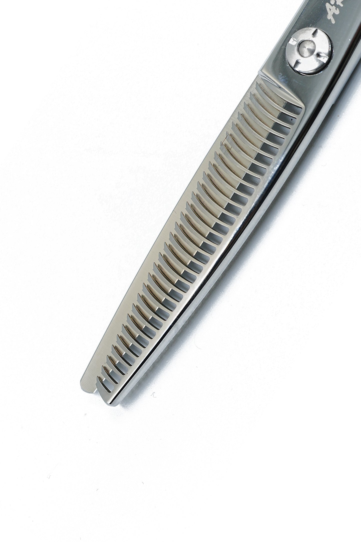 仕上がりにこだわるM781 セニングシザー